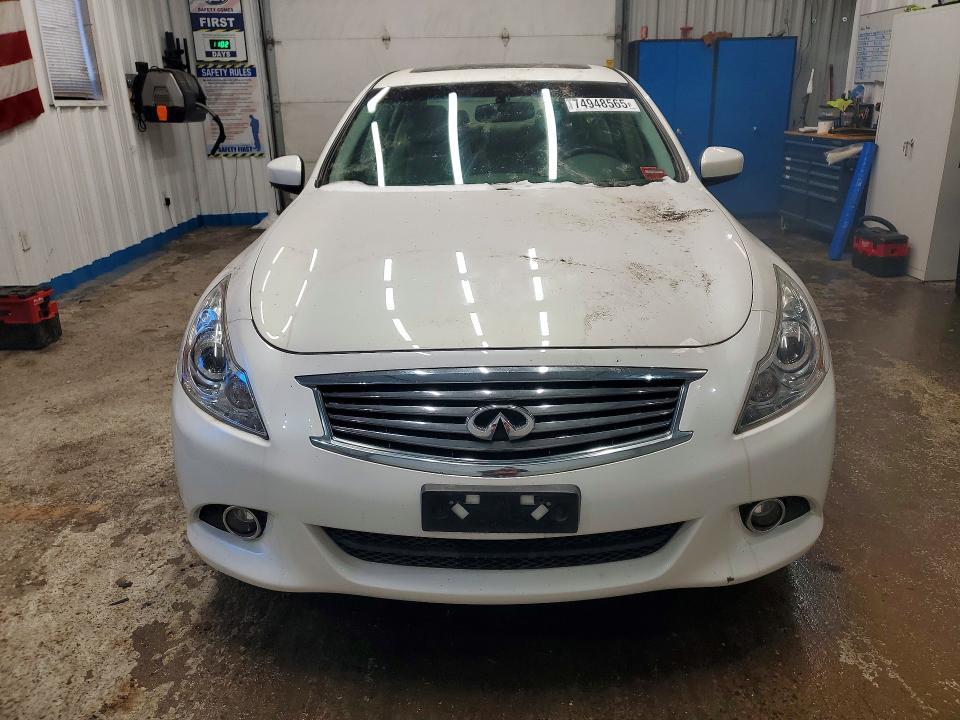 2015 Infiniti Q40