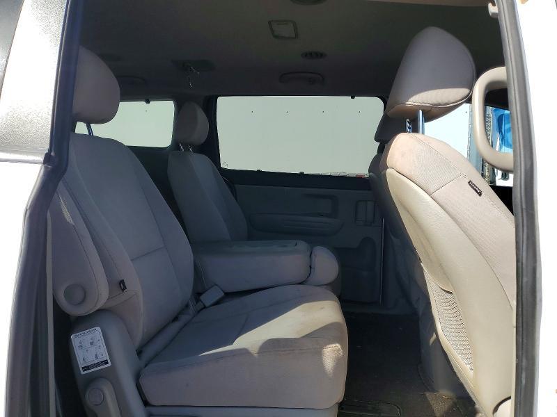 2015 KIA Sedona lx