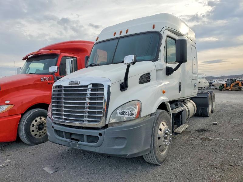 2016 Freightliner Cascadia 113 Semi Truck