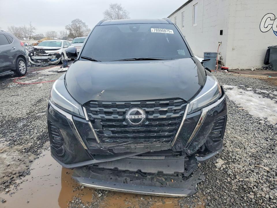 2023 Nissan Kicks sr