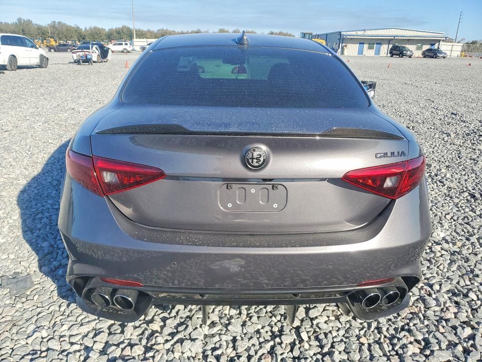 2021 Alfa Romeo Giulia Quadrifoglio
