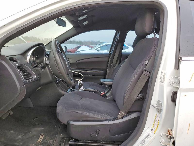 2013 Chrysler 200 lx