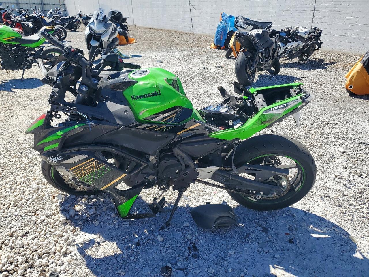 2020 Kawasaki EX650 M