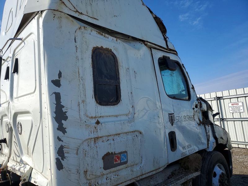 2020 Freightliner Cascadia 116 Semi Truck