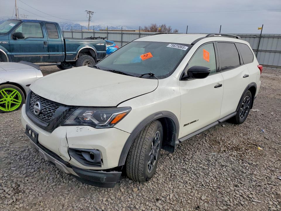 2020 Nissan Pathfinder sv