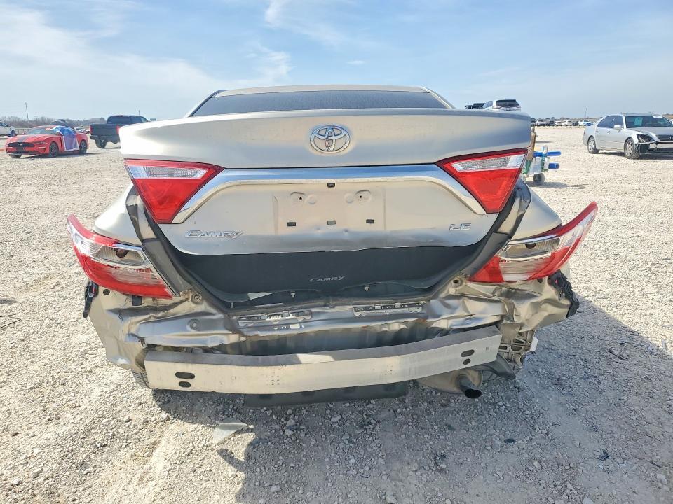 2015 Toyota Camry le