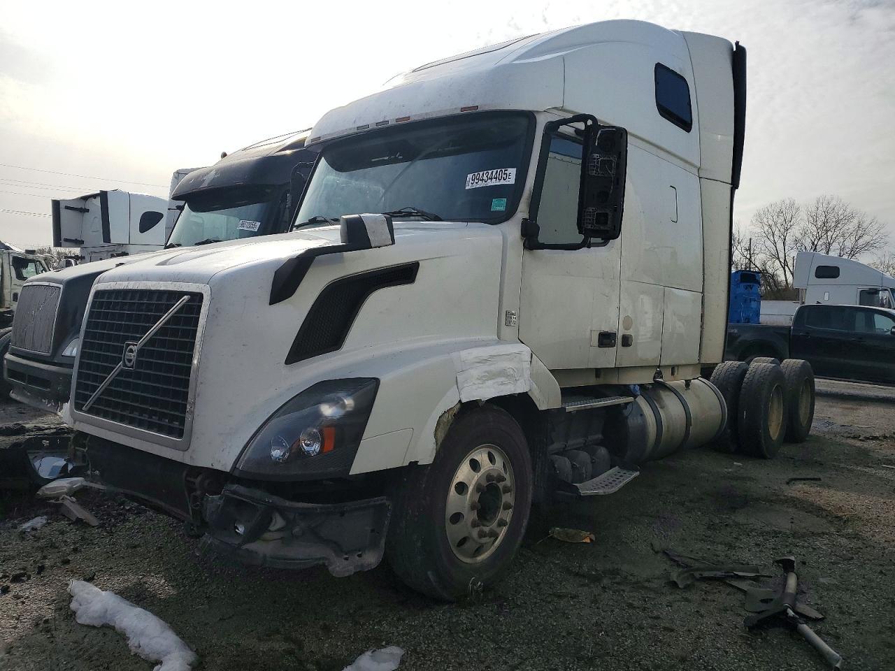 2014 Volvo VNL Semi Truck