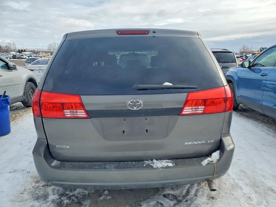 2004 Toyota Sienna ce