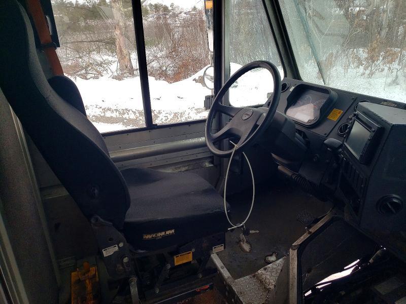 2015 Freightliner MT 45G Chassis Delivery Truck