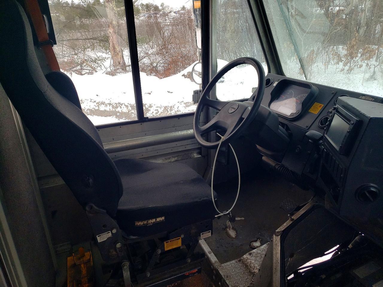 2015 Freightliner MT 45G Chassis Delivery Truck