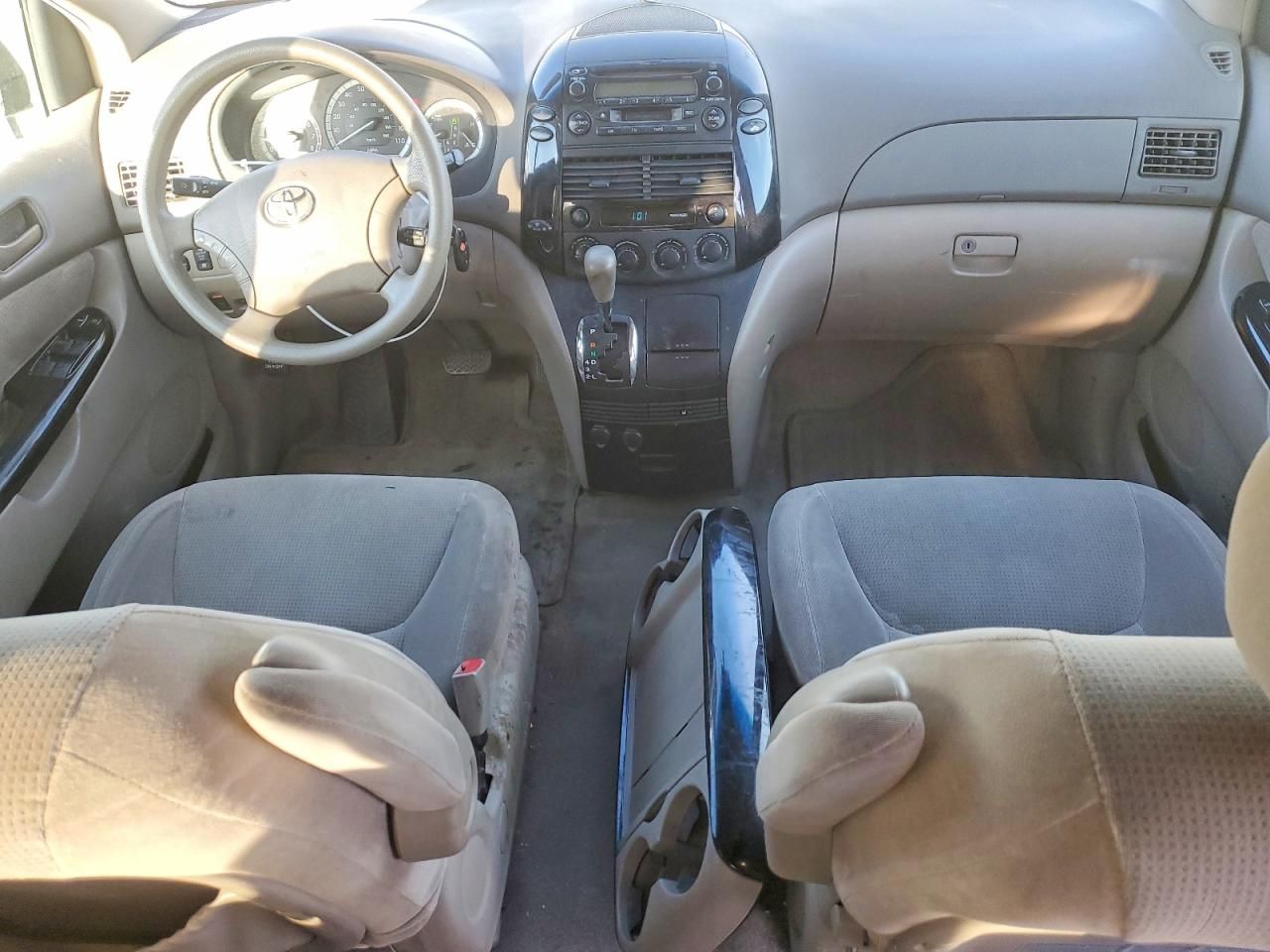 2004 Toyota Sienna ce