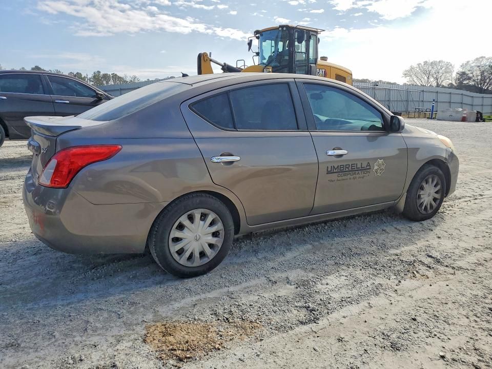 2013 Nissan Versa sv