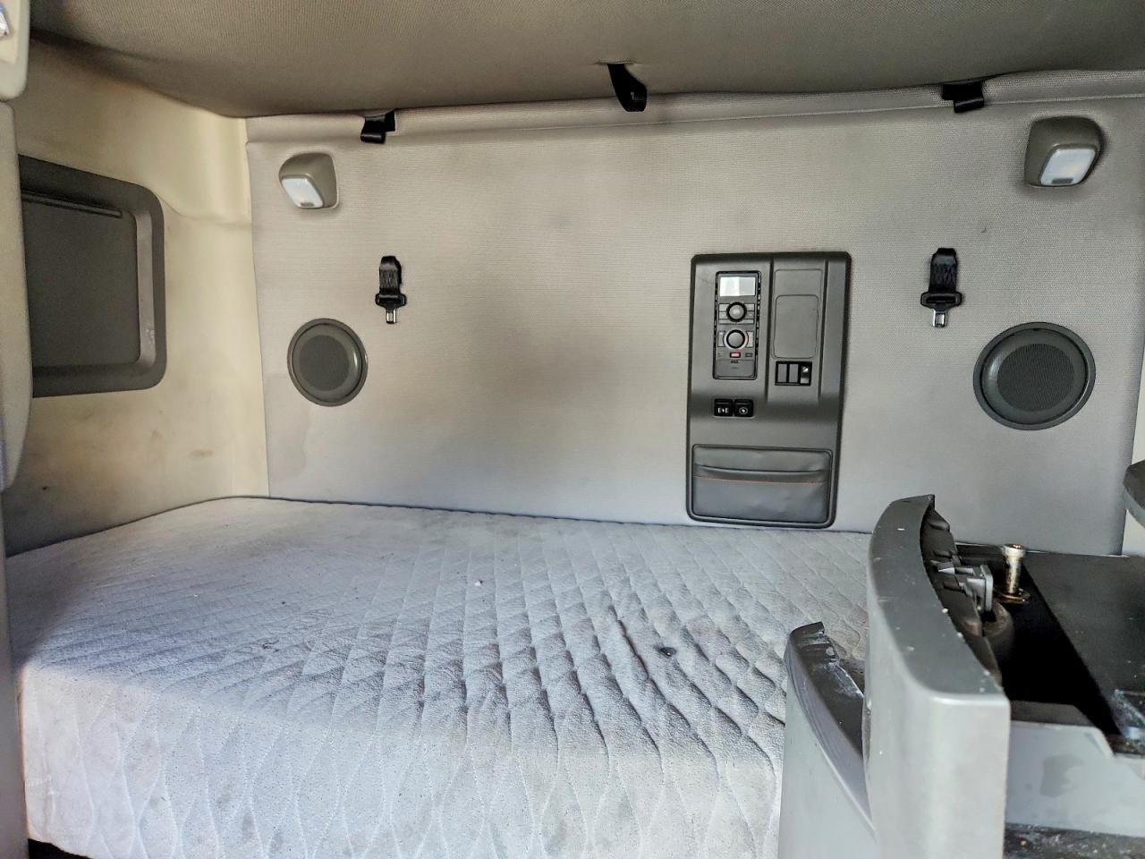 2019 Volvo VNL Semi Truck