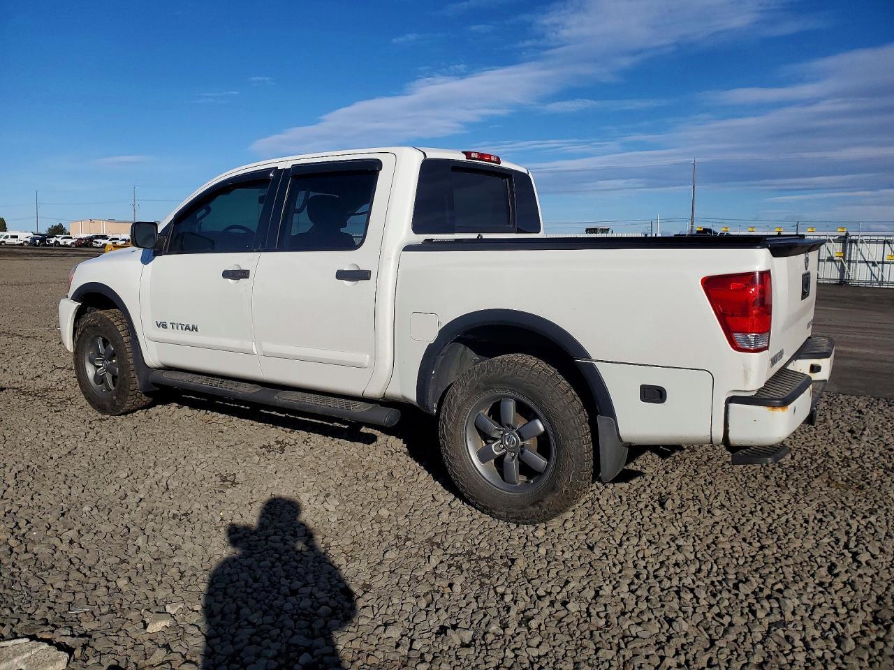 2013 Nissan Titan SV