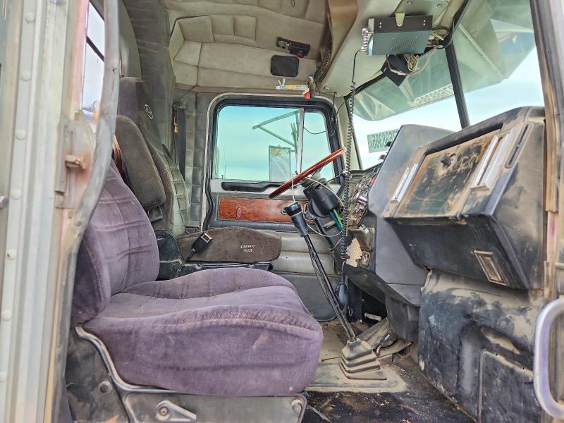 2000 Ptrb 2000 Pntw 379-Semi Truck