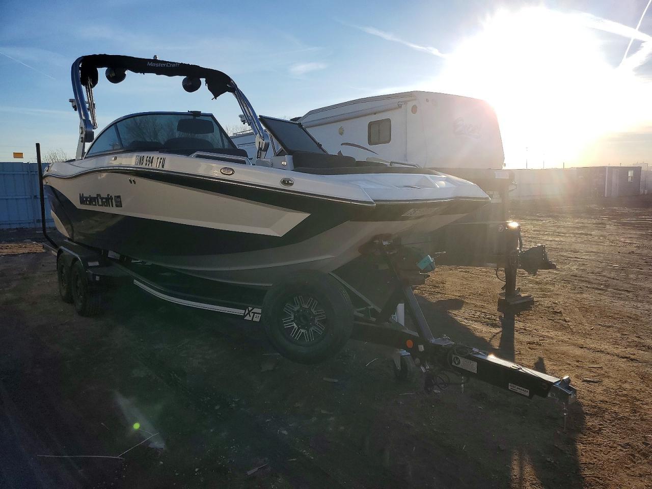 2019 Mastercraft XT22-Inboard Engine