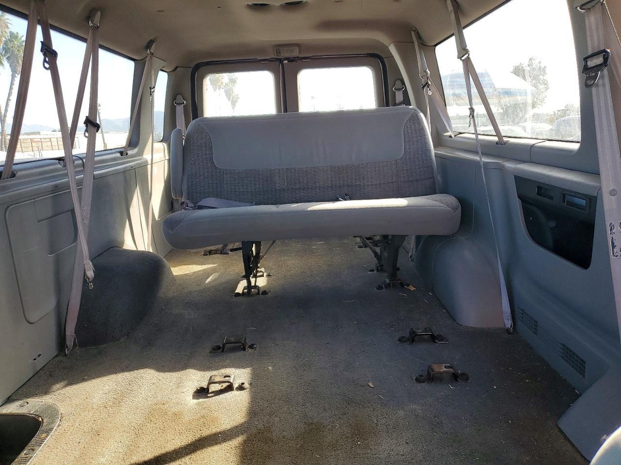 1999 Ford Econoline E350 Super Duty Wagon