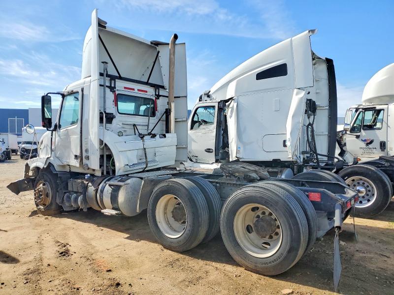2012 Volvo VNL Semi Truck
