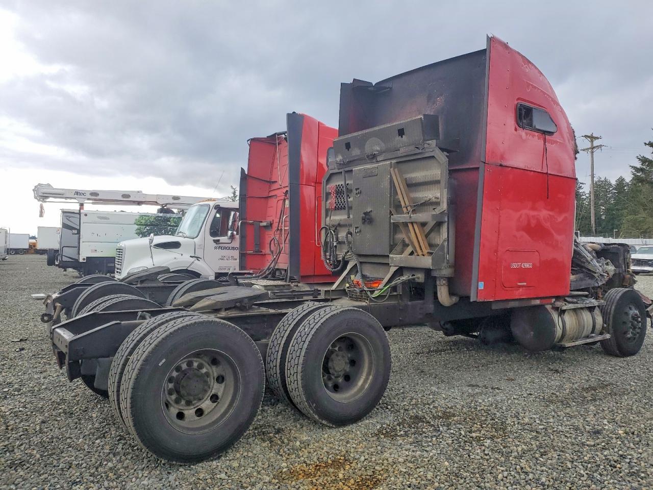 2005 International 9200I Semi Truck