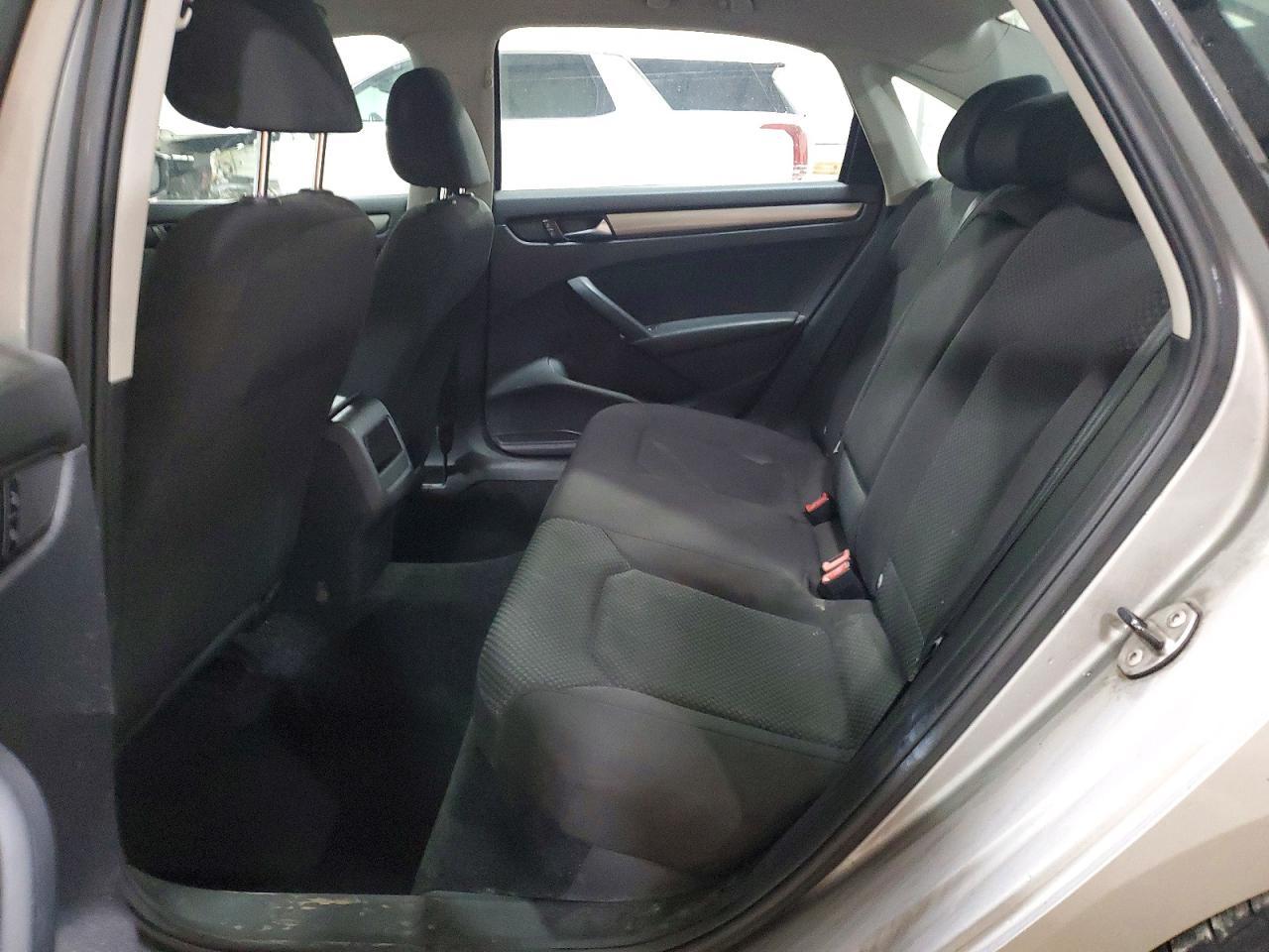 2013 Volkswagen Passat s