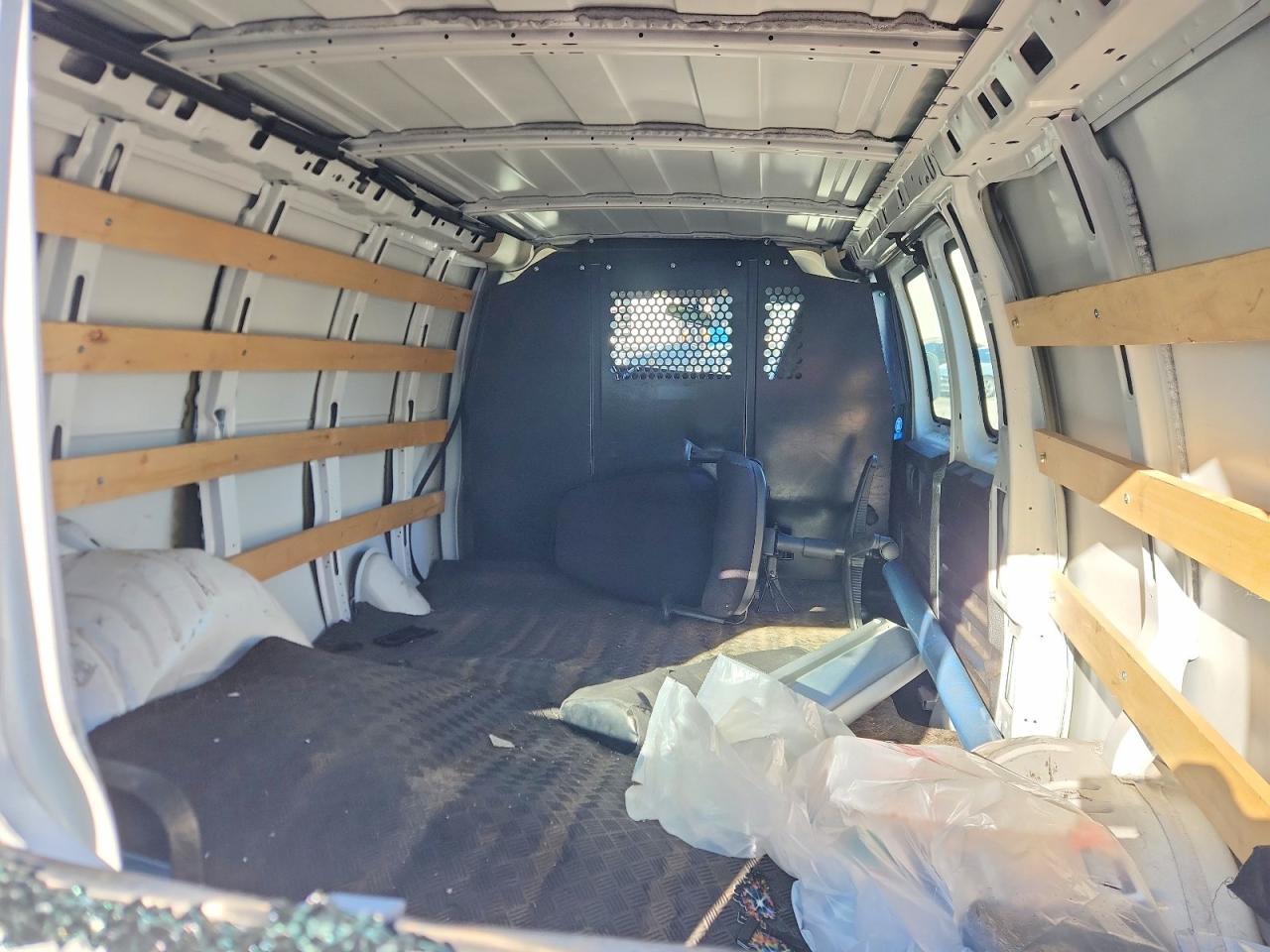 2024 GMC Savana 2500 Cargo Delivery van