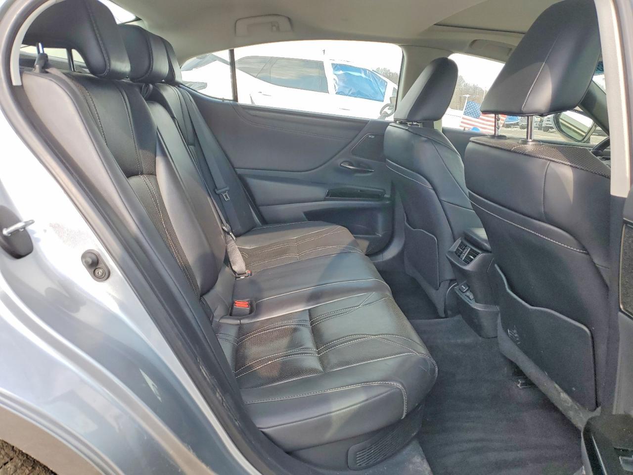 2022 Lexus Es 300h Base