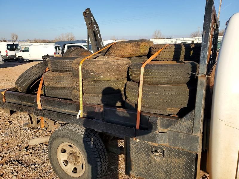 2008 Chevrolet Silverado Flatbed Truck