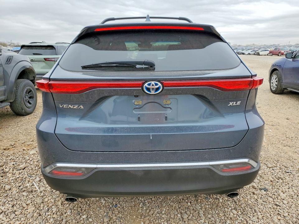 2023 Toyota Venza le