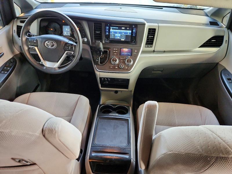 2017 Toyota Sienna le 8-passenger