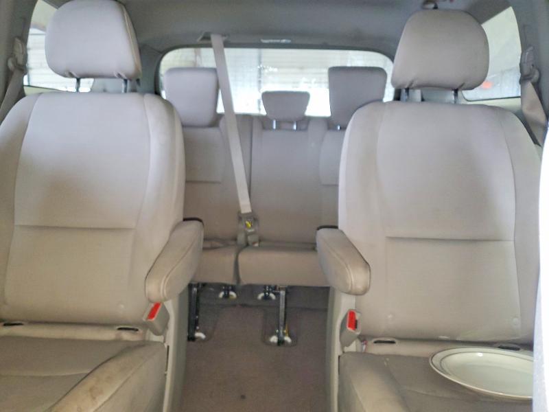 2015 KIA Sedona lx