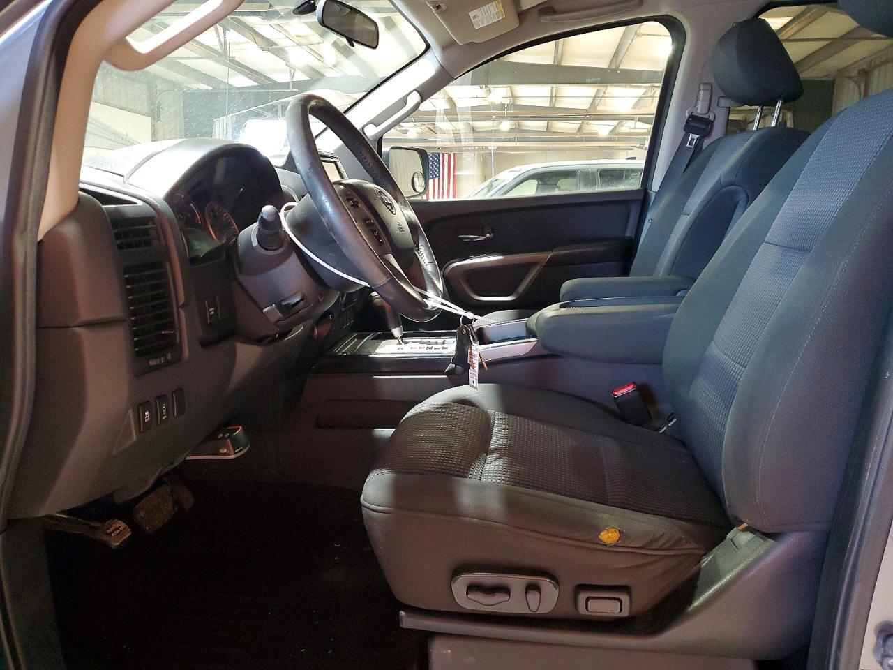 2015 Nissan Titan SV