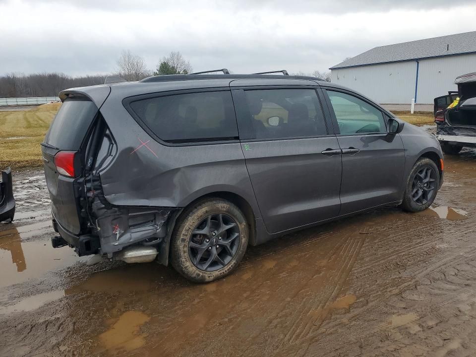 2018 Chrysler Pacifica Touring Plus