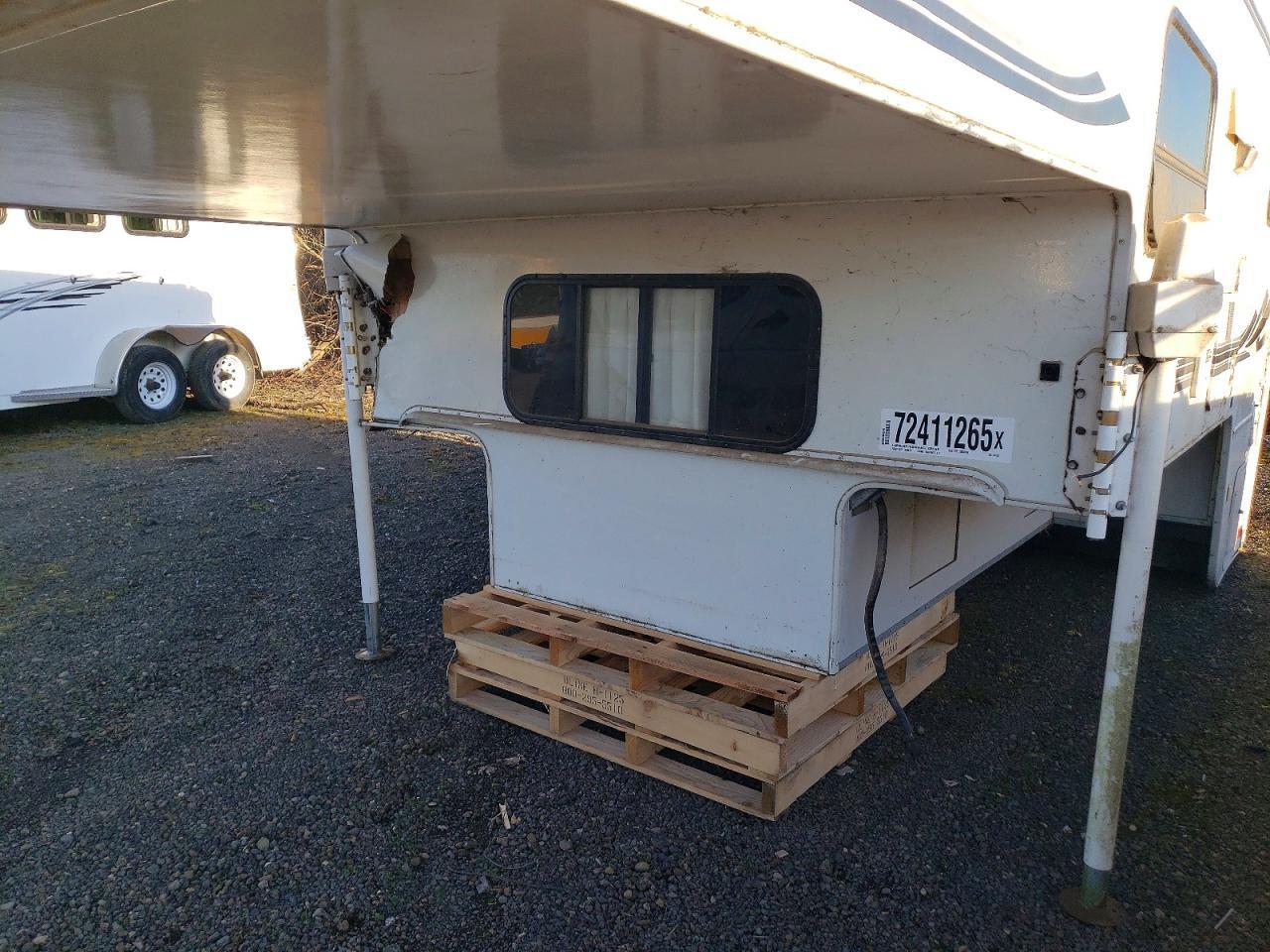 2000 Lance Camper