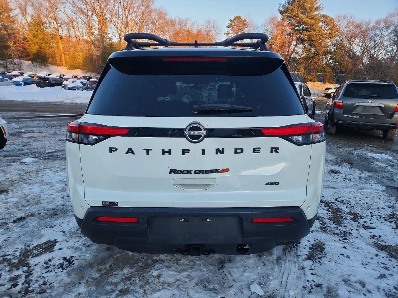 2023 Nissan Pathfinder sv