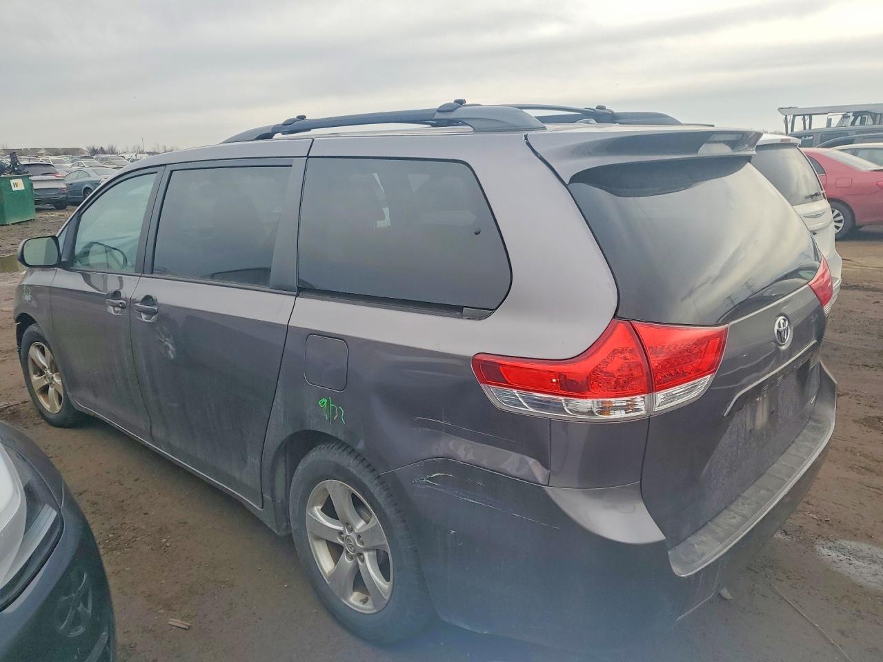 2014 Toyota Sienna le 8-passenger
