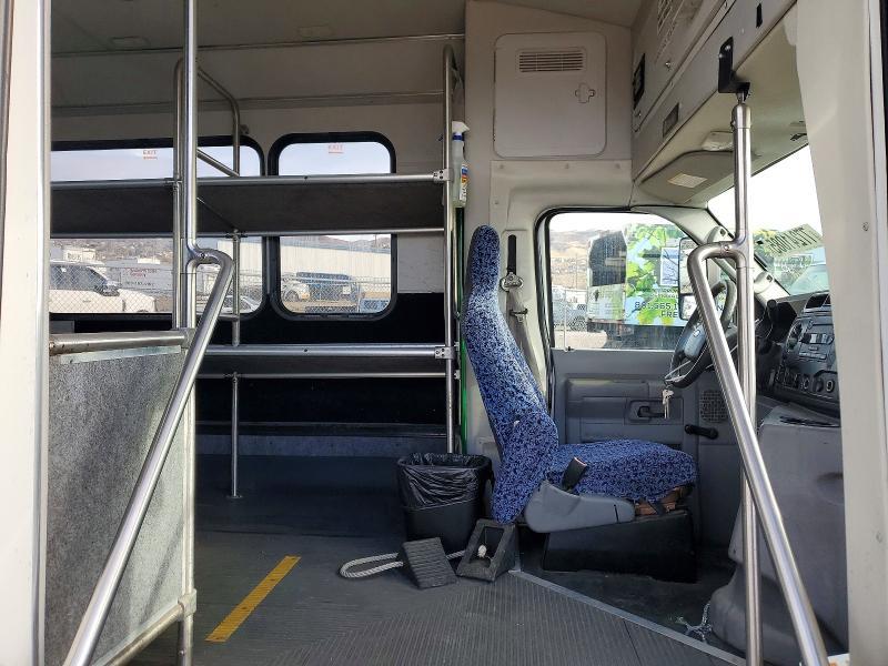2016 Ford E450 Shuttle Bus