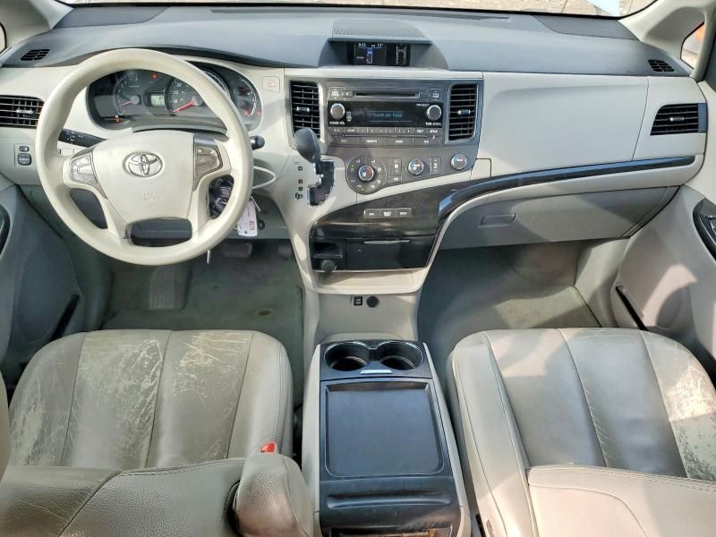 2011 Toyota Sienna le