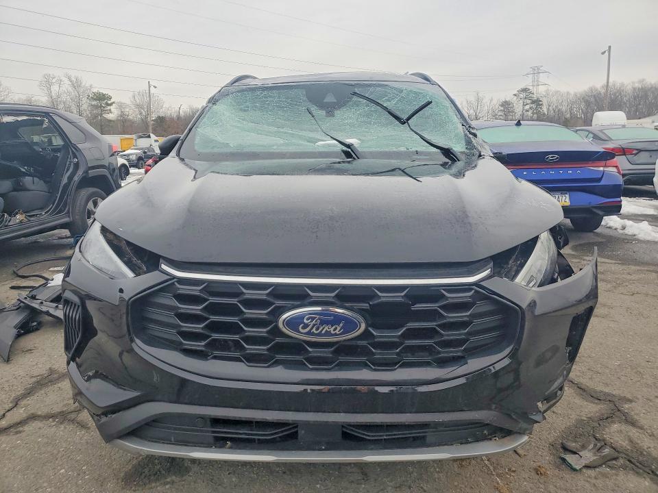 2025 Ford Escape st Line