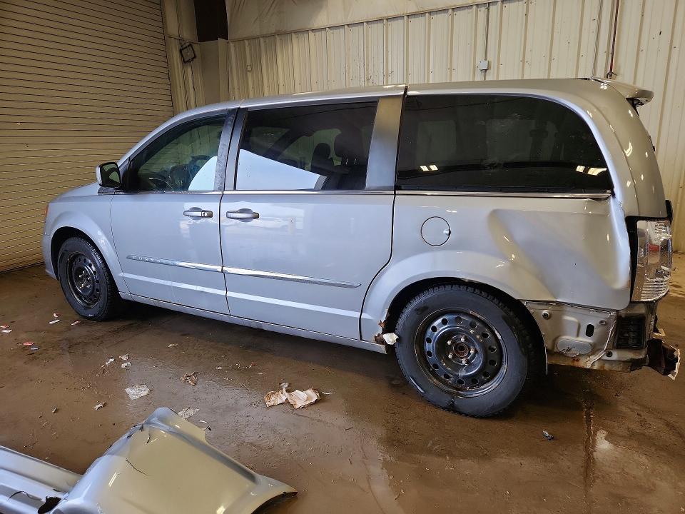 2014 Chrysler Town & Country s