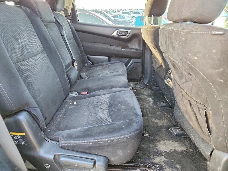 2016 Nissan Pathfinder s