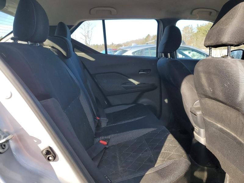 2020 Nissan Kicks sv