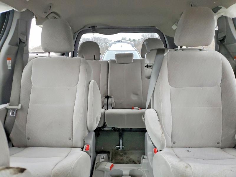2015 Toyota Sienna le 8 Passenger