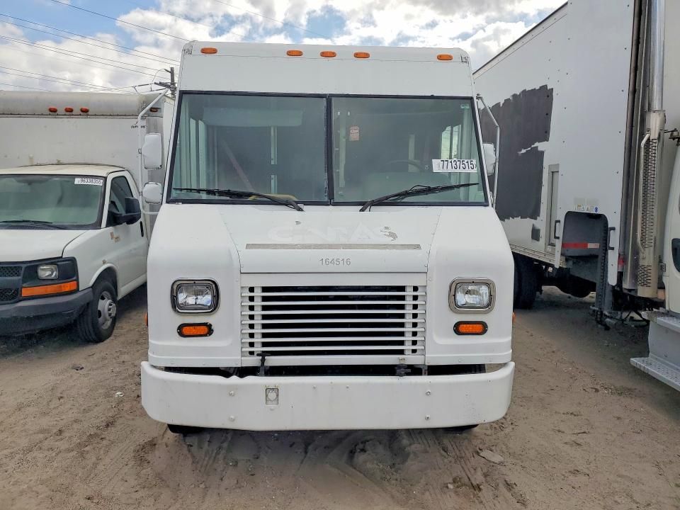 2005 Freightliner Chassis M Line WALK-IN Van