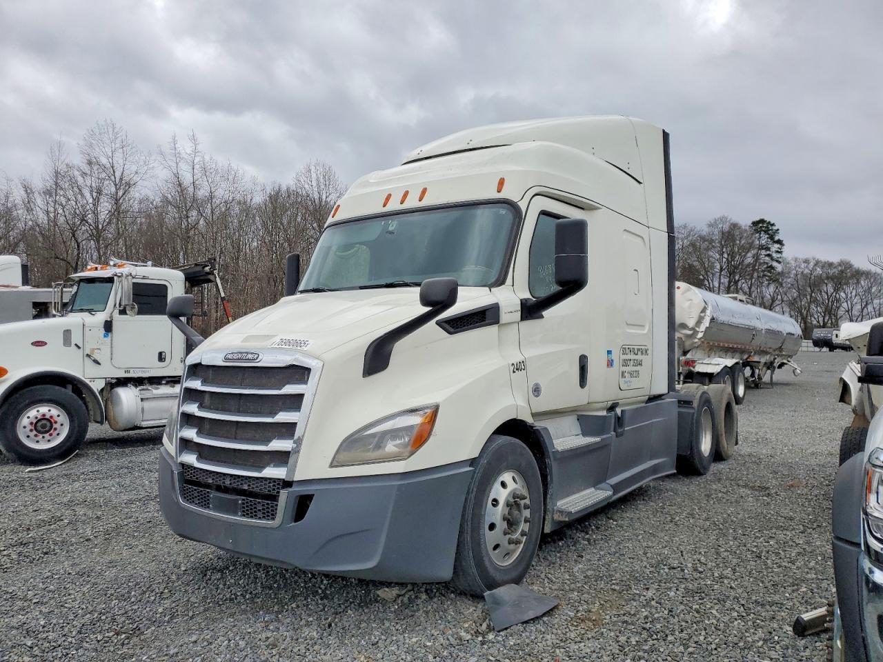 2019 Freigliner 2019 Freightliner Cascadia 116 Semi Truck