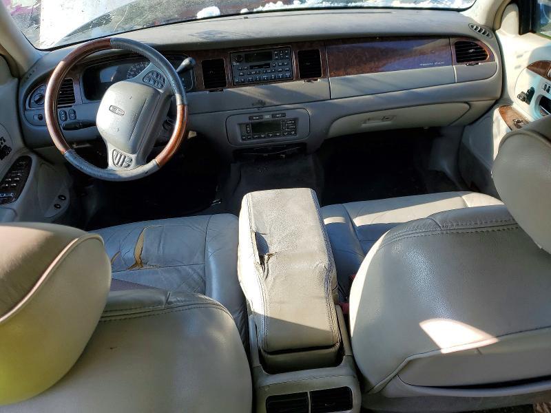 2002 Lincoln Town car Signature