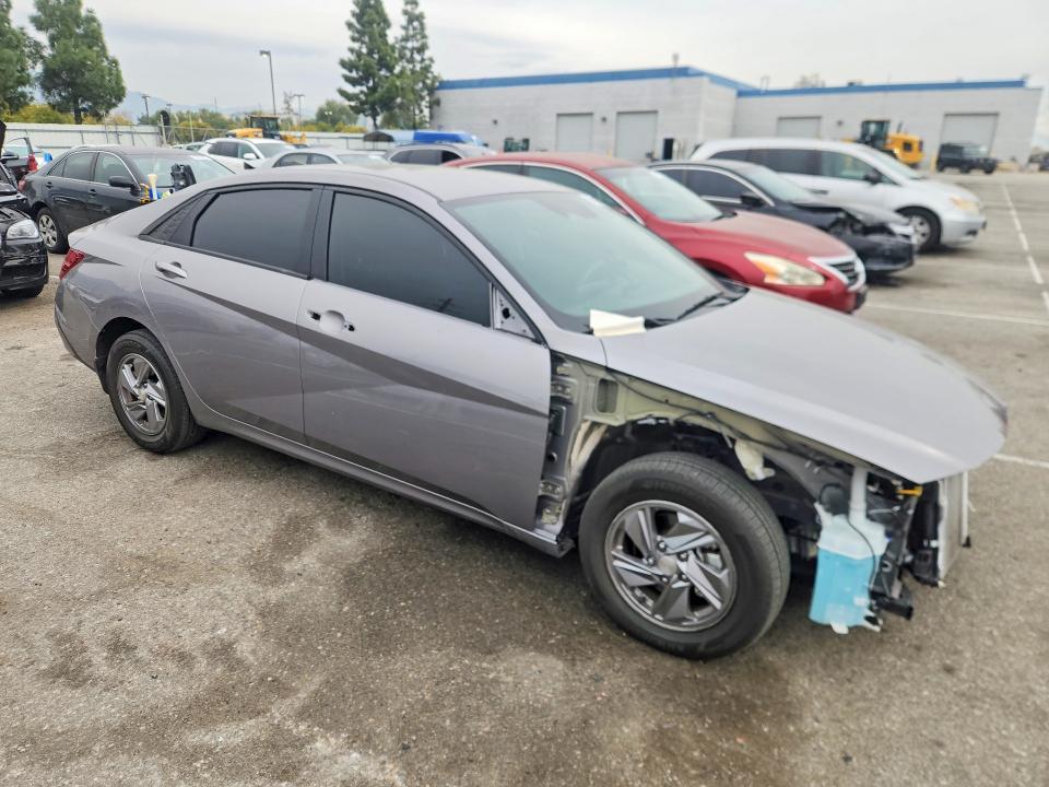 2024 Hyundai Elantra se
