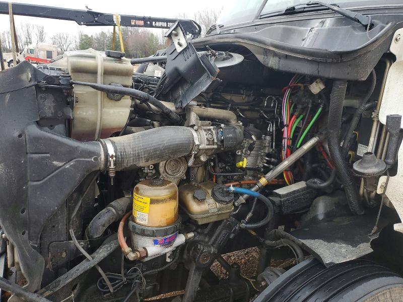 2013 Freightliner Cascadia Semi Truck