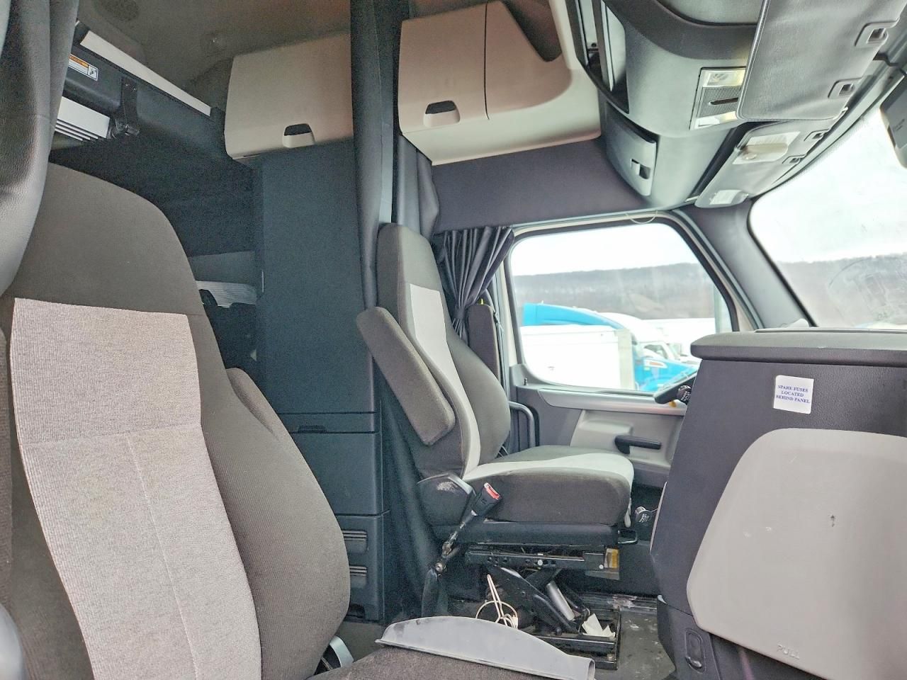 2021 Freightliner Cascadia 126 Semi Truck