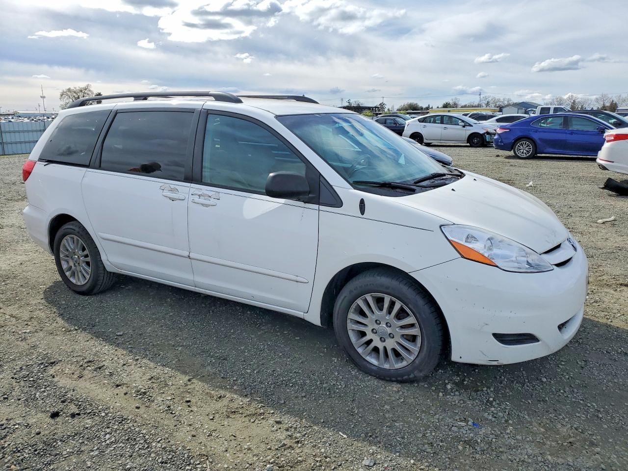 2010 Toyota Sienna le 8-passenger