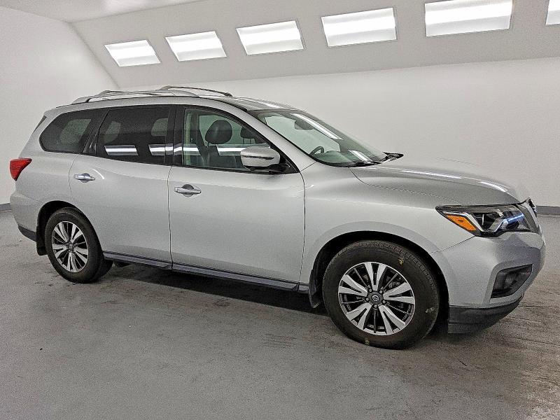 2019 Nissan Pathfinder sl